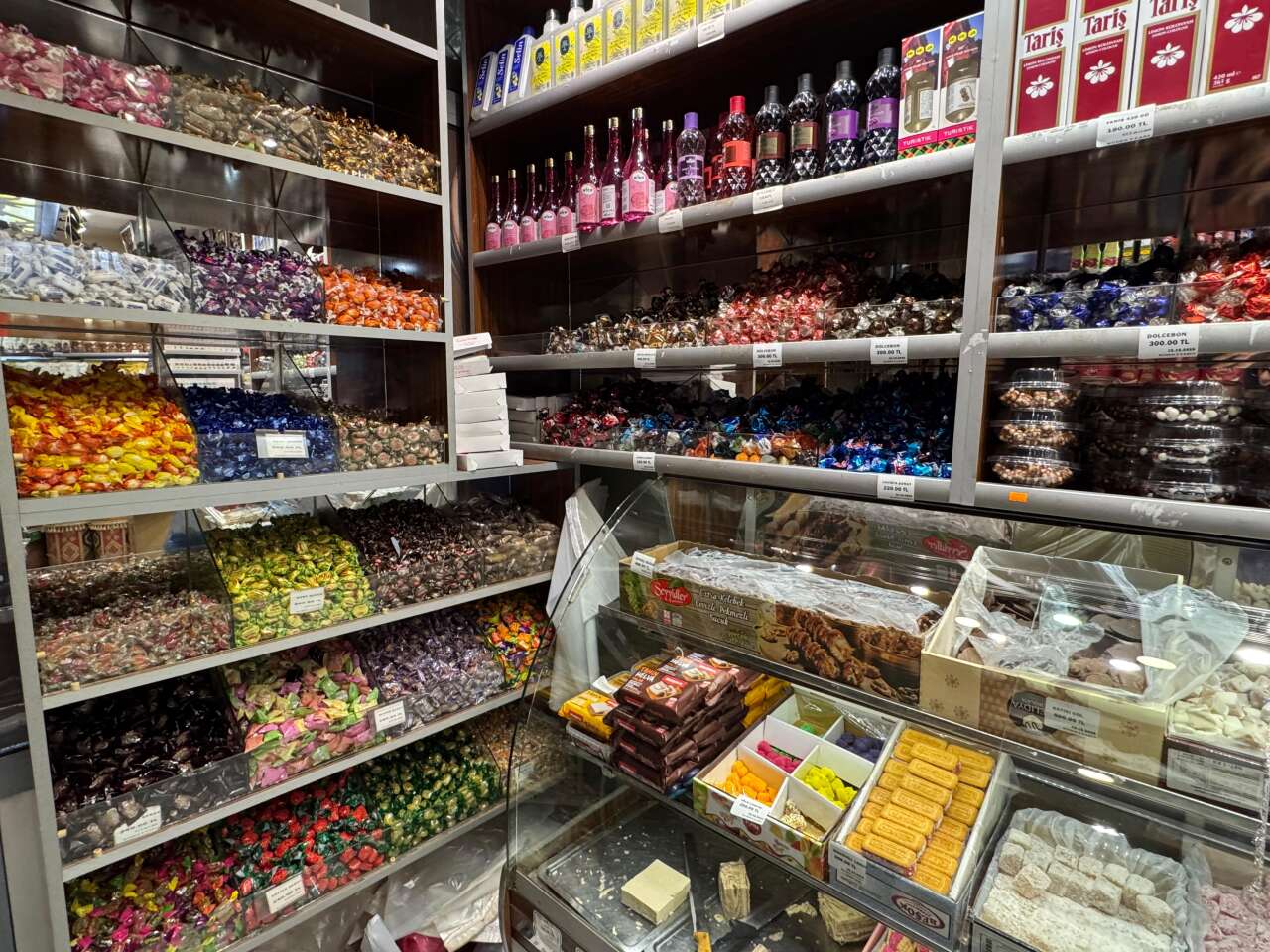 Hamdi & Kadir Kuden’de Bayram Geleneği: Şeker ve Çikolatalar Raflardaki Yerini Aldı 6